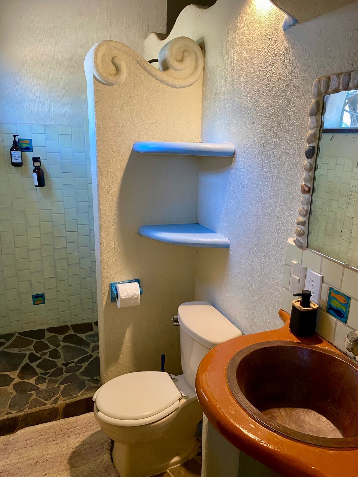 Casa Flores , Ground Floor | Bathroom | Soap, shampoo, toilet paper