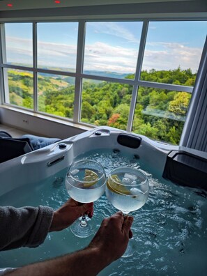 Interior - Private wellness cottage with jacuzzi, sauna, and amazing panoramic views (Maribor)