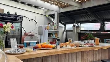 Bar junto a la piscina