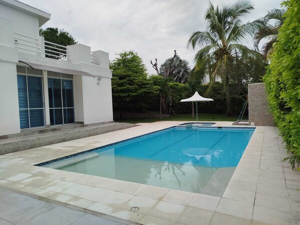 Pool - Beautiful country house (Ricaurte Cundinamarca). (Ricaurte)