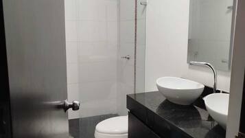 Dusche, Handtücher, Seife, Toilettenpapier