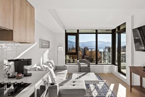 TV - Beach Lake View Resorts (Kelowna)