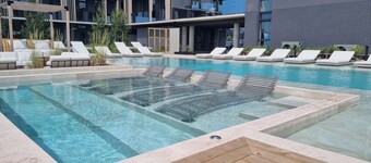 Kunigiskes Apt- Sleeps 4 - Pool & Hot Tub