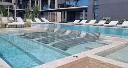 Kunigiskes Apt- Sleeps 4 - Pool & Hot Tub