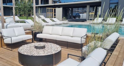 Kunigiskes Apt- Sleeps 4 - Pool & Hot Tub