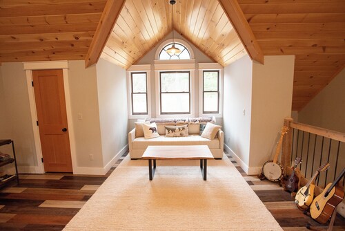 Luxe Mountain Retreat : Minutes to Stowe and Elmore : Family Friendly :