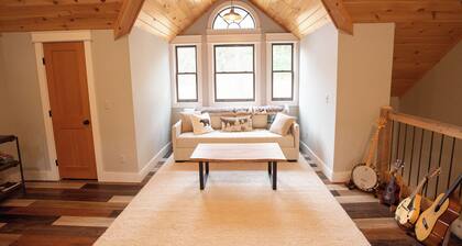 Luxe Mountain Retreat : Minutes to Stowe and Elmore : Family Friendly :