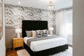 4 bedrooms, iron/ironing board, WiFi, bed sheets