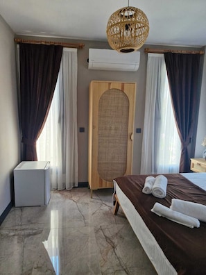 Standard Double Room, Non Smoking | Free minibar, blackout drapes, free WiFi, bed sheets