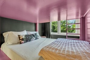 4 habitaciones, tabla de planchar con plancha, wifi y ropa de cama 