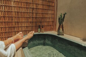 Baignoire relaxante profonde