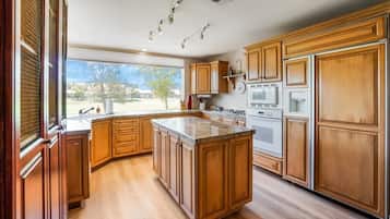 Micro-ondes, four, plaque de cuisson, lave-vaisselle