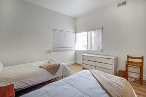 3 bedrooms, WiFi, bed sheets
