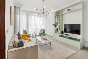 52-inch flat-screen TV with cable channels - Burj Vista - Prime Downtown Dubai (Dubai)