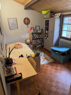 3 chambres, fer et planche à repasser, Wi-Fi, draps fournis