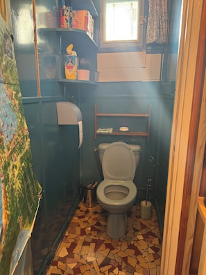 Towels, toilet paper