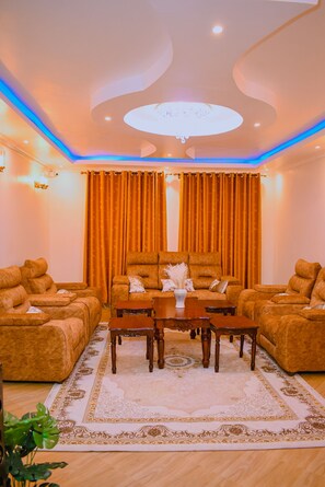 Een 24-inch smart-tv met digitale zenders