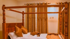 A four-poster bed with a wooden frame, white bedding, and brown pillows. - Lux Suites Lions Den Holiday Homes (Nakuru)