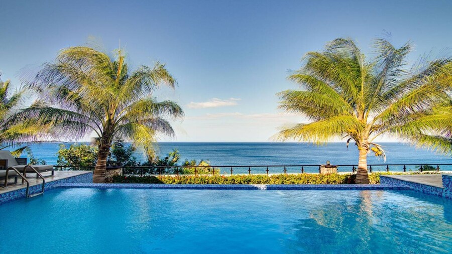 Luxury Oceanfront Villa in Tower Isle