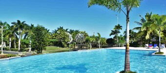 3 Bedrm in Richmond Estate Pool Gym Plygrnd Beach