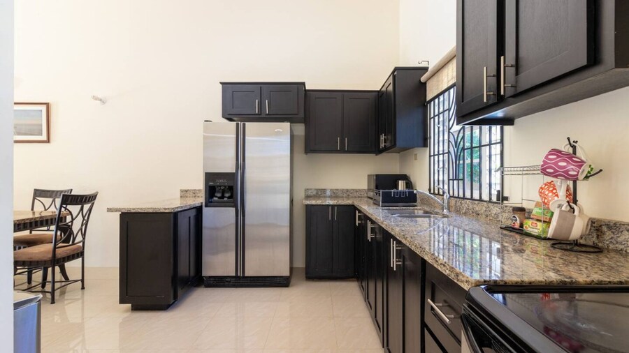 Private Pool Draxhall Gated Gym Tennis Full AC