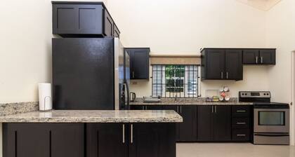 Private Pool Draxhall Gated Gym Tennis Full AC