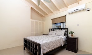 3 bedrooms - Private Pool Draxhall Gated Gym Tennis Full AC (St. Ann's Bay)