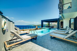 Villa, Smoking