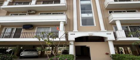 Apartment, 3 Bedrooms, Accessible, Smoking | Property entrance