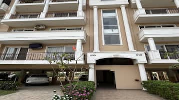 Apartemen, 3 kamar tidur, akses difabel, Boleh Merokok | Pintu masuk properti
