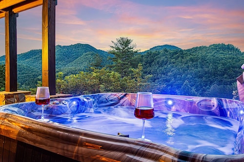 Secluded Mtn Cabin | Hot Tub & Private Dock