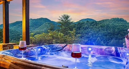 Secluded Mtn Cabin | Hot Tub & Private Dock