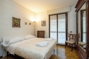 3 chambres, fer et planche à repasser, accès au Wi-Fi (inclus)