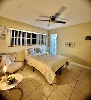 3 bedrooms, desk, iron/ironing board, travel cot