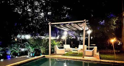 Private Tropical Villa w/ Pool, Hammock & BBQ in Miami â 10 Min to Beach & Shops