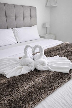 4 habitaciones, escritorio, tabla de planchar con plancha y wifi gratis 