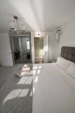 4 soverom, skrivebord, strykejern/-brett og wi-fi (inkludert)