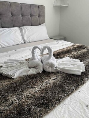 4 habitaciones, escritorio, tabla de planchar con plancha y wifi gratis 