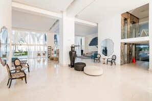 Lobby - Beachfront Peninsula PV 8th Floor (Puerto Vallarta)