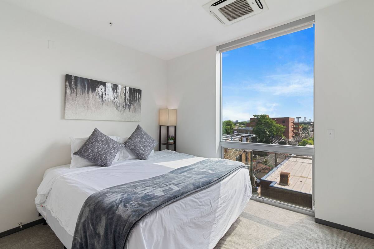 Appartamento Comfort, vista città | Ferro/asse da stiro, Wi-Fi gratuito, lenzuola