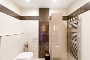 Shower, towels - 5bed sea view large terrace with swimming pool (Le Cannet)