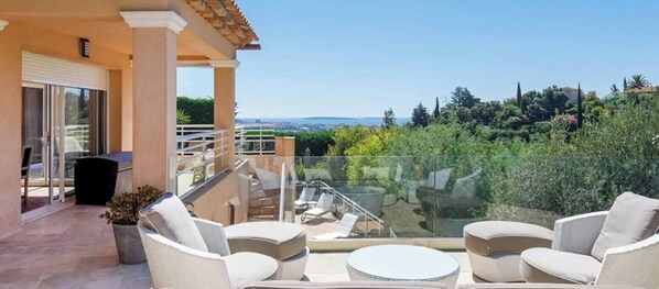 Terrace/patio - Villa on the hills of Mandelieu with sea view and swimming pool (Mandelieu-la-Napoule)