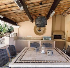 Outdoor dining - Villa on the hills of Mandelieu with sea view and swimming pool (Mandelieu-la-Napoule)