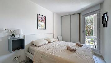 1 bedroom, internet, bed sheets