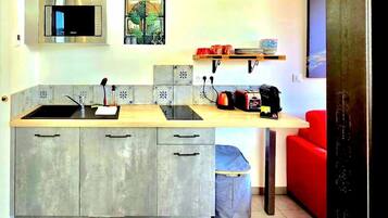 Fridge, microwave, coffee/tea maker, toaster