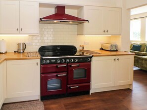 Dishwasher, cookware/dishes/utensils