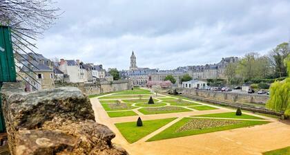 A pas de tout, historic center, train, parking