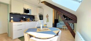Fridge, microwave, oven, coffee/tea maker