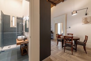 Bruser, hårtørrer, bidet
