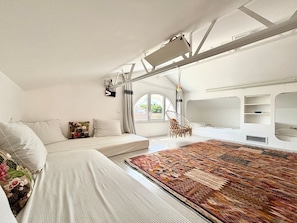 4 chambres, bureau, fer et planche à repasser, accès Internet